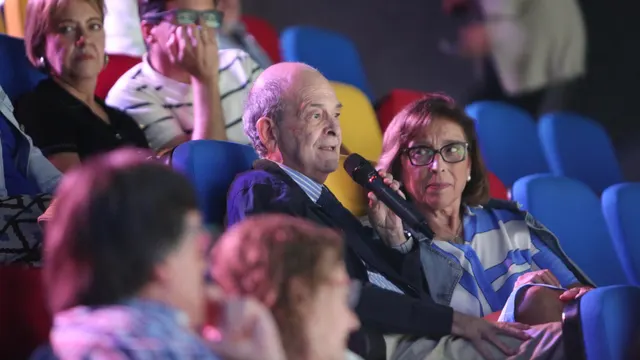 El público interviene en el turno de preguntas.