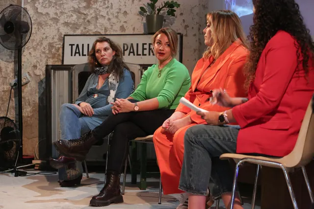 La mesa de debate, con Ana Lydia Fernández, Nira Santana y Ceci Wallace.