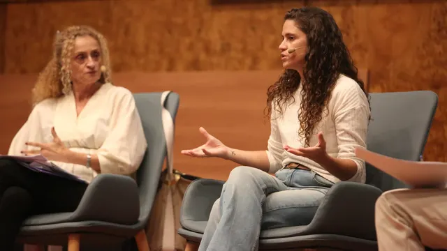 Pino de la Nuez Ruiz y Cristina Gil en la primera mesa.