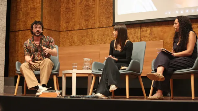 David Pareja, Noemí López Trujillo y Jennifer Jiménez en la segunda mesa.